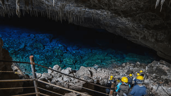 Passeio à Gruta do Lago Azul em Bonito MS, Brasil