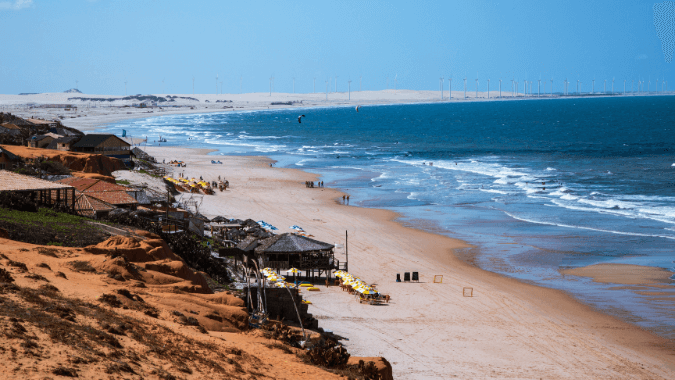 Excursión a Canoa Quebrada desde Fortaleza: acantilados rojos y playa