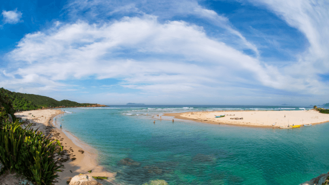 Passeio a Guarda do Embaú saindo de Florianópolis: praia e rio Madre
