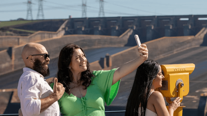 Vue panoramique du barrage d’Itaipu : l’un des plus grands au monde
