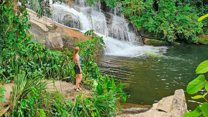 Descubra cachoeiras escondidas e alambiques no tour 4x4 em Paraty.