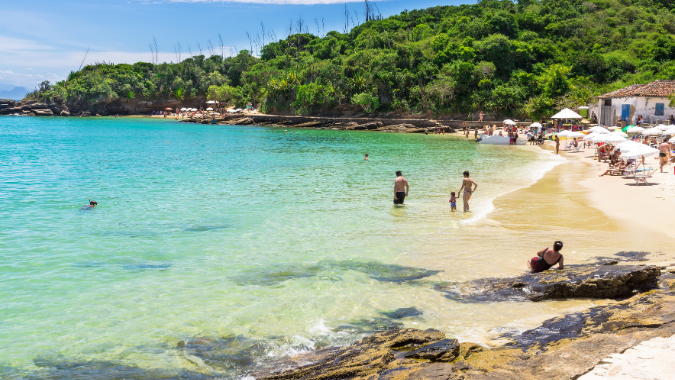 Voyagez sans stress de votre hôtel à Rio jusqu’aux plages paradisiaques de Búzios.