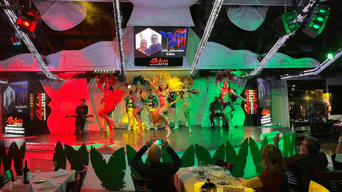 Rafain Dinner Show in Foz do Iguaçu: all-you-can-eat buffet and folkloric show