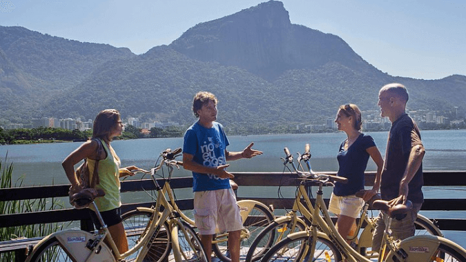 Découvrez le vrai Rio à vélo : culture, histoire et paysages urbains.