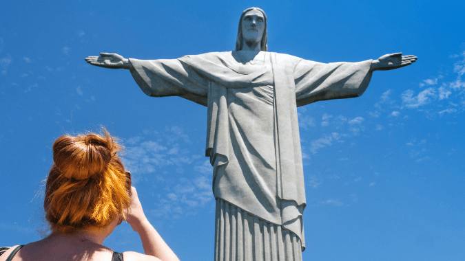 Explore o melhor do Rio de Janeiro em um dia: visite o Cristo Redentor, o Pão de Açúcar, o centro histórico e muito mais, com guia incluído e almoço buffet!