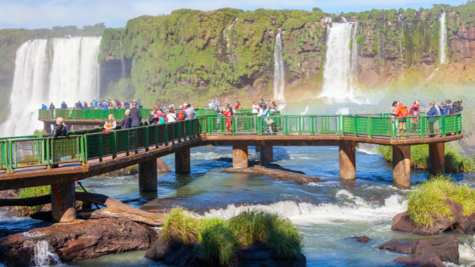 Passe um dia inesquecível nas Cataratas do Iguaçu e conheça uma das belezas naturais do lado brasileiro!